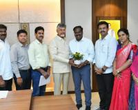 సీఎంను కలిసిన సచివాలయ సంఘం నూతన అధ్యక్షుడు రామకృష్ణ