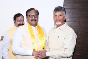 చంద్రబాబు సమక్షంలో టీడీపీలో చేరిన కర్నూలు ఎంపీ సంజీవ్ కుమార్ 