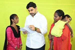మంత్రి నారా లోకేష్ “ప్రజాదర్బార్”లో  అడిగిందే తడవుగా సాయం