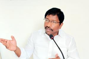 రాష్ట్ర సచివాలయ ఉద్యోగులకు ఇళ్ల స్థలాలు కేటాయించాలి