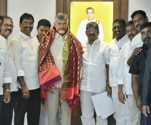 స్త్రీశక్తి పథకం అమలులో గుర్తింపు కార్డు నిబంధనలు తొలగించాలి : సీఎంకు ఇయు నాయకుల వినతి